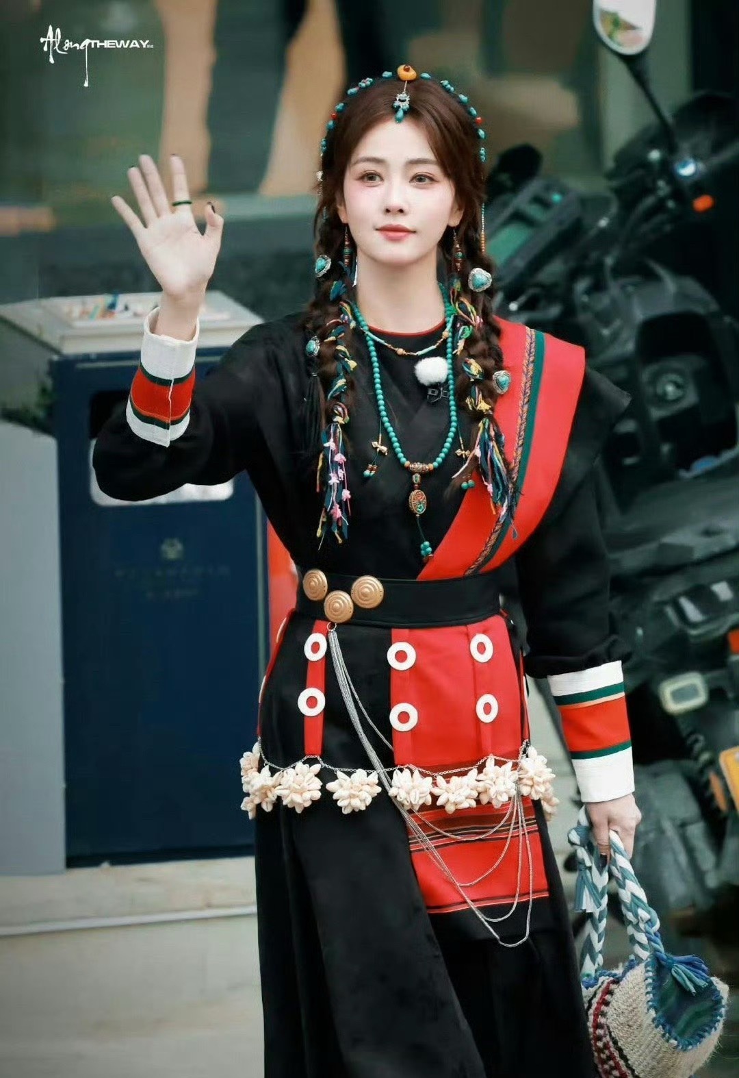 白鹿好像比宋雨琦更适合这种风格吧