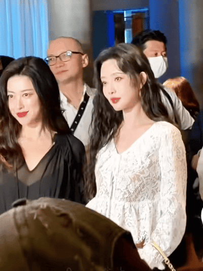 孟子义被指翻朱珠白眼这也能被审判吗？这不就是正常眨眼吗？被慢动作看被恶心放大了。