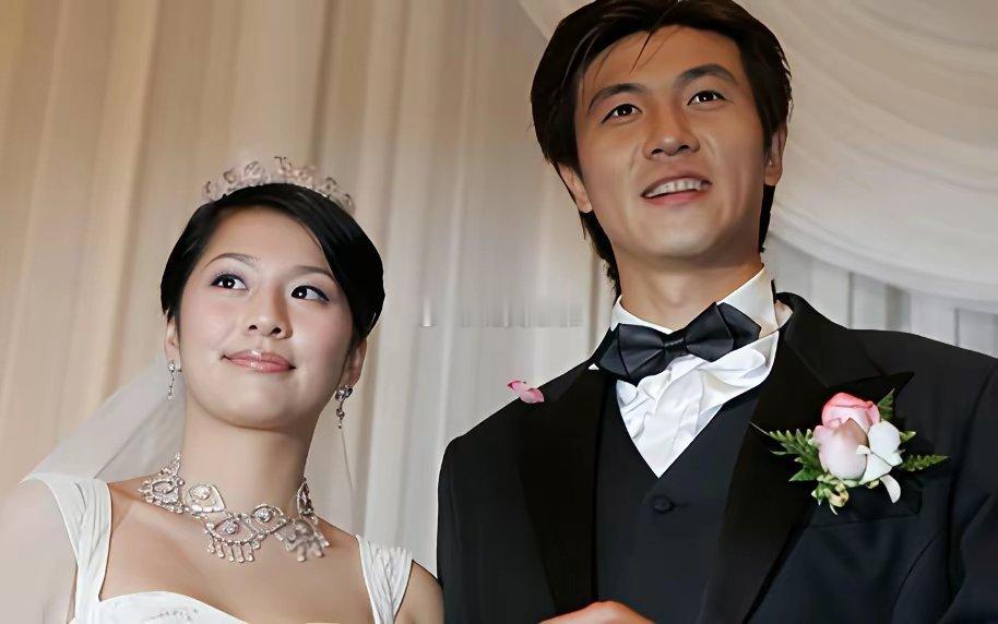 前国脚张玉宁，与空姐妻子离婚后一个人抚养儿子长大，如今40多岁两鬓已斑白​