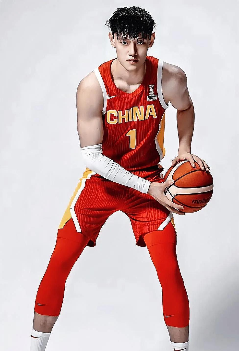 篮网是来搞笑的吧！给小曾的居然是一份Exhibit10合同，难道曾凡博不配