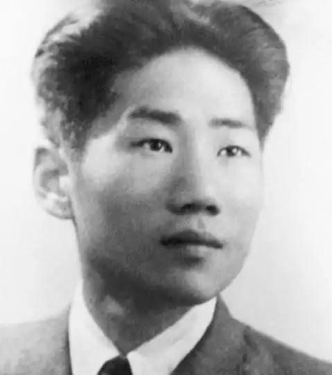 有人问，教员为啥要把毛岸英送到朝鲜？真是为了给儿子“镀金”？这么想的，绝对低估了
