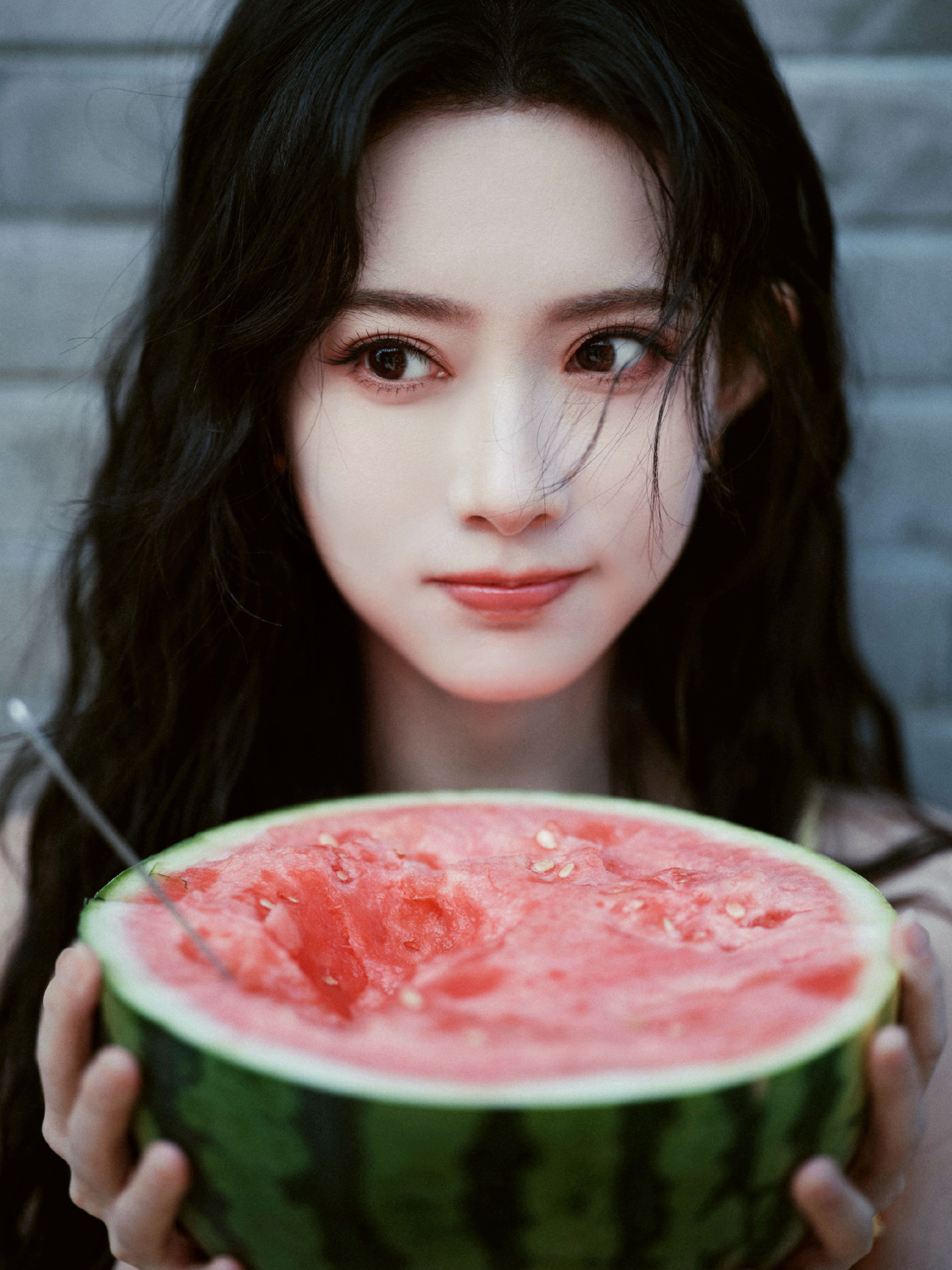 1.孟子义下一部已经在接触现代剧了，《海边无尽夏》，顺利的话7月份开机，拍摄周期