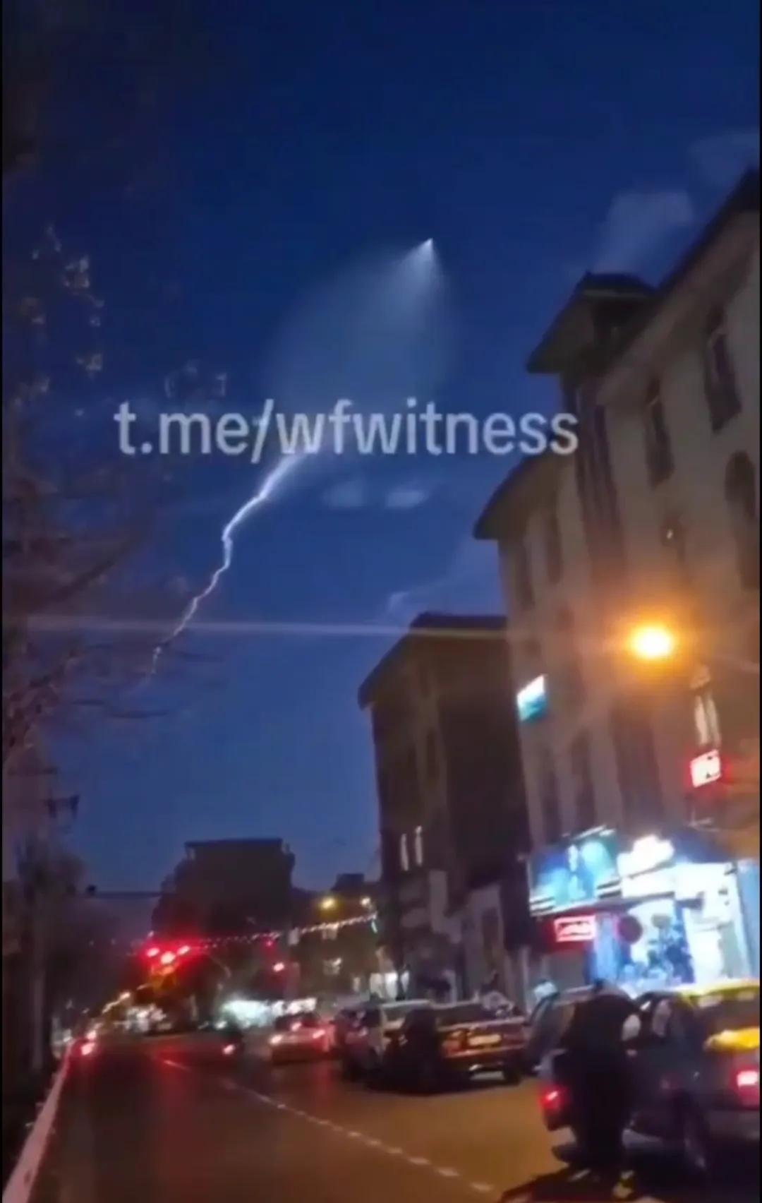 伊朗从西部城市大不里士附近向以色列发射高超声速导弹。对以色列就要狠狠打，打到以