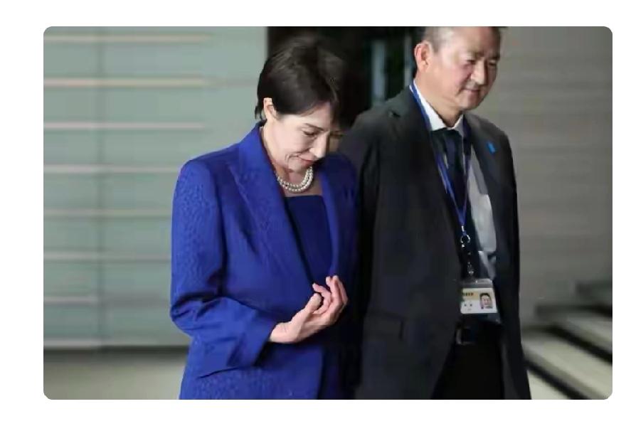 2月13日这天日本可真是“热闹”。高市早苗一大早就钻进医院待了近4小时，原来是手