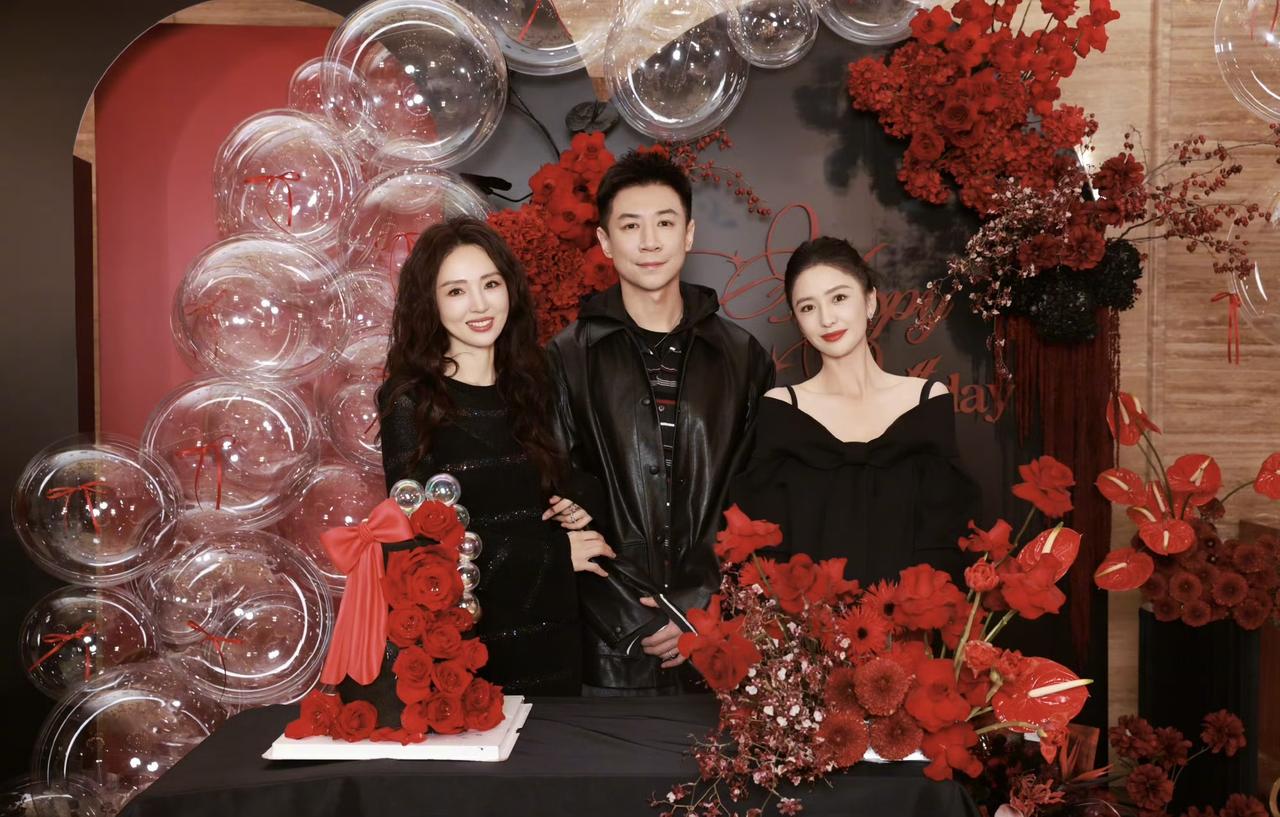 11月5日，佟丽娅晒为董璇庆46岁生日合影，董璇的老公张维伊出镜。董璇迎来了