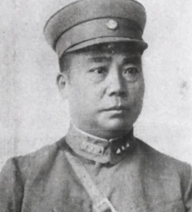 1948年3月，蒋介石让邓锡侯从四川给胡宗南提供十万石军粮和十二万壮丁。邓锡侯一