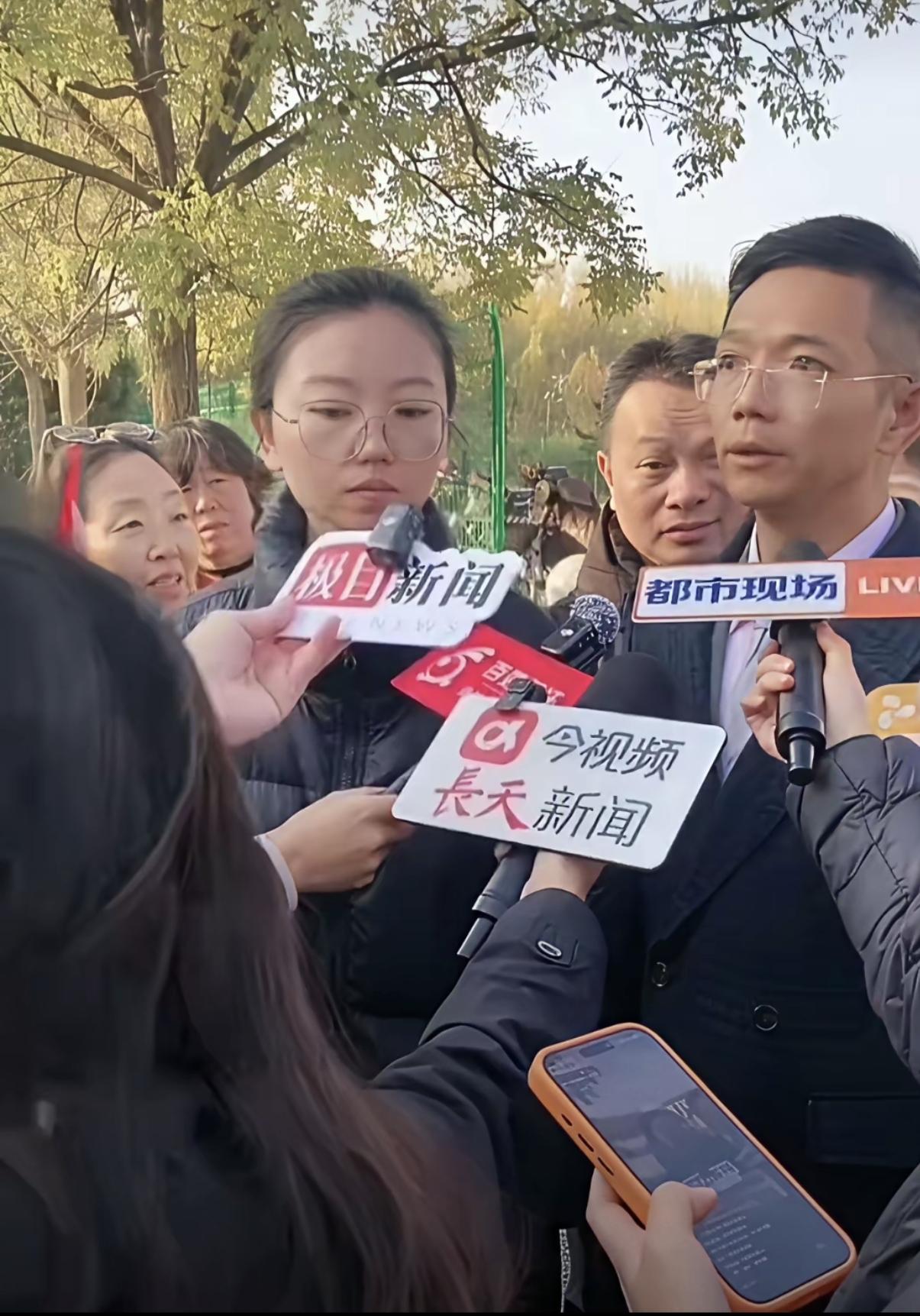 家人们姐姐们，这几天都在讨论，一起因犬只伤人引发的冲突震惊社会。受害者家属透露，