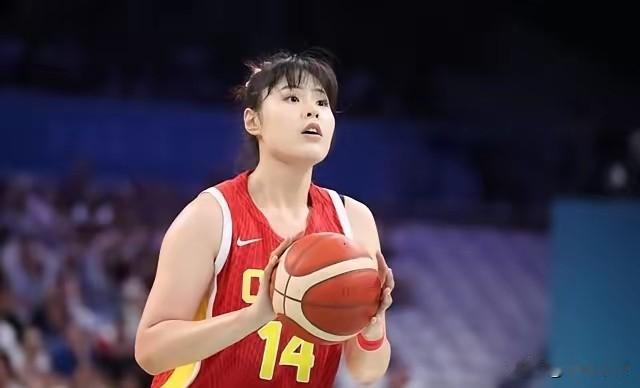 这事令宫鲁鸣措手不及，李月汝无缘世界杯让中国女篮内线压力陡增！屋漏偏逢连夜雨