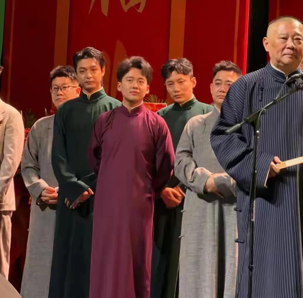 最近有声音说，上海德云社“新鲜劲过了”，门票没那么好卖了。这说法听着热闹，但仔细