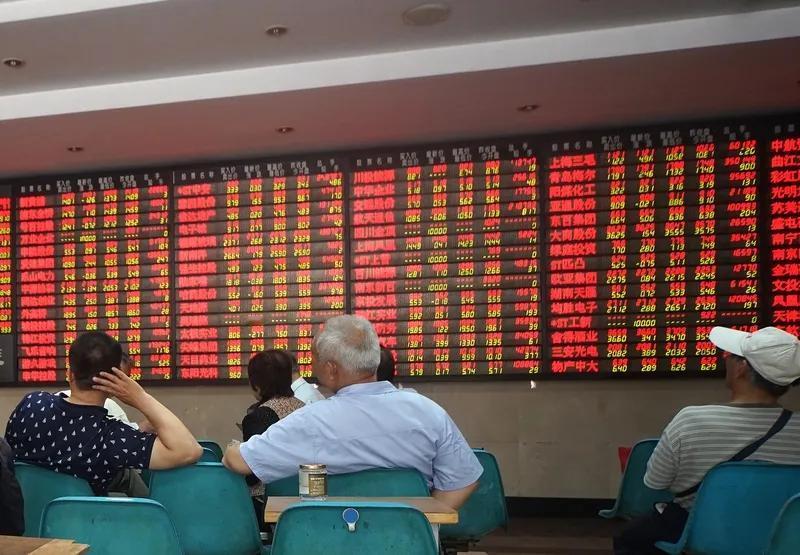 A股高开短暂回落后就稳步拉升，以全天最高点收盘，收盘后出利好，明天盘前9点，央行