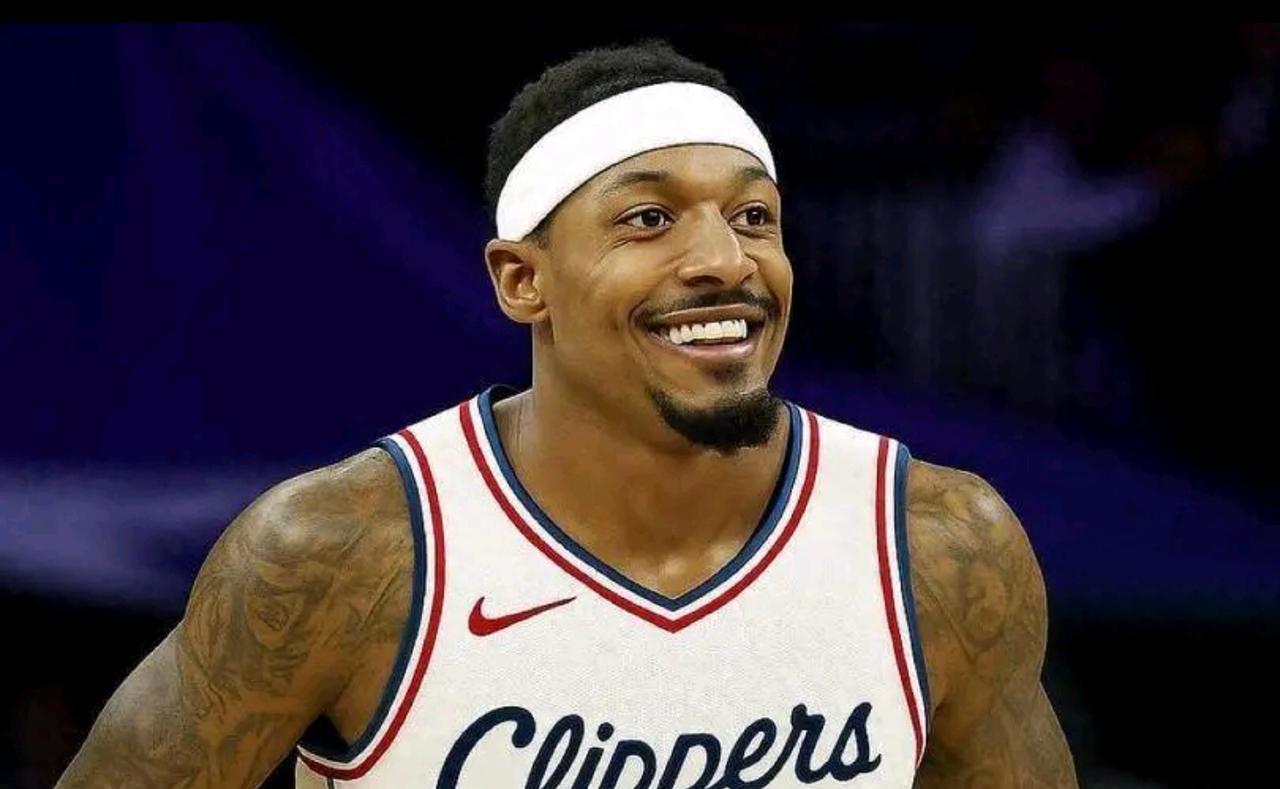 快船的唯一解法想办法把祖巴茨换来手里的今年选秀权，莱昂纳德换保罗乔治加换哈登时