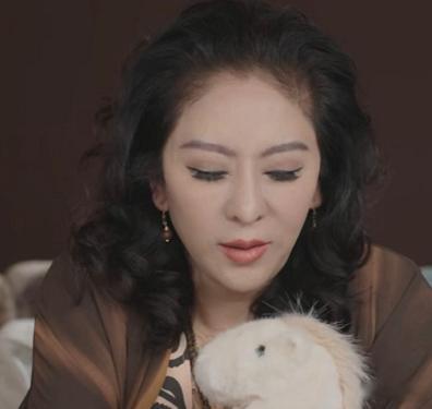 向太说她给小孩买几十块的衣服我忍了她说很爱郭碧婷我也忍了但是她说只陪孙女过生