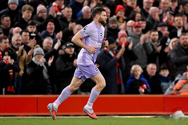 利物浦2比0布莱顿当“小将”米尔纳87分钟替补出场的时候，利物浦球迷几乎是全体