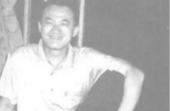 2002年，护士周华突然在医生李仁强的脖子上扎了一针，还嬉皮笑脸地说：“跟你开个
