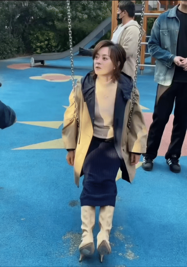 嬛嬛是你吗嬛嬛岁月到底从孙俪身上带走了什么…粉丝偶遇孙俪公园荡秋千，生图还和十几