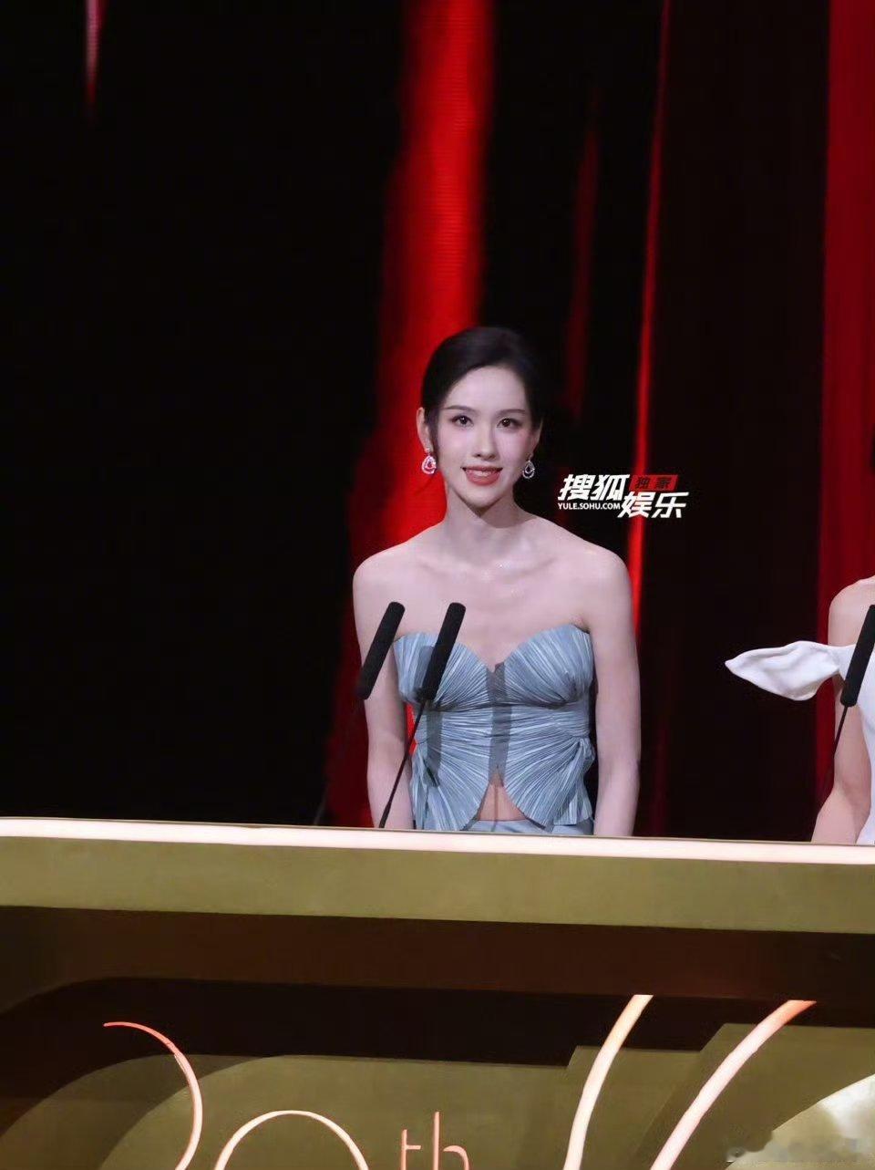 陈都灵今晚好漂亮，优雅的黑天鹅！