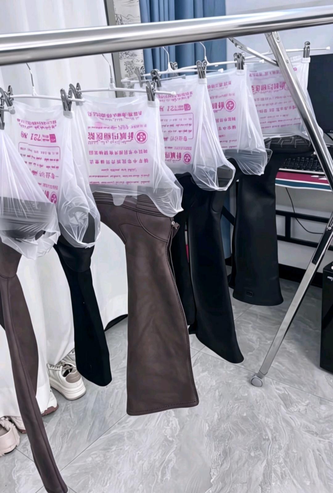 我老公真是天才，什么脑子能想出来这么个晾鞋法！[捂脸哭][捂脸哭]