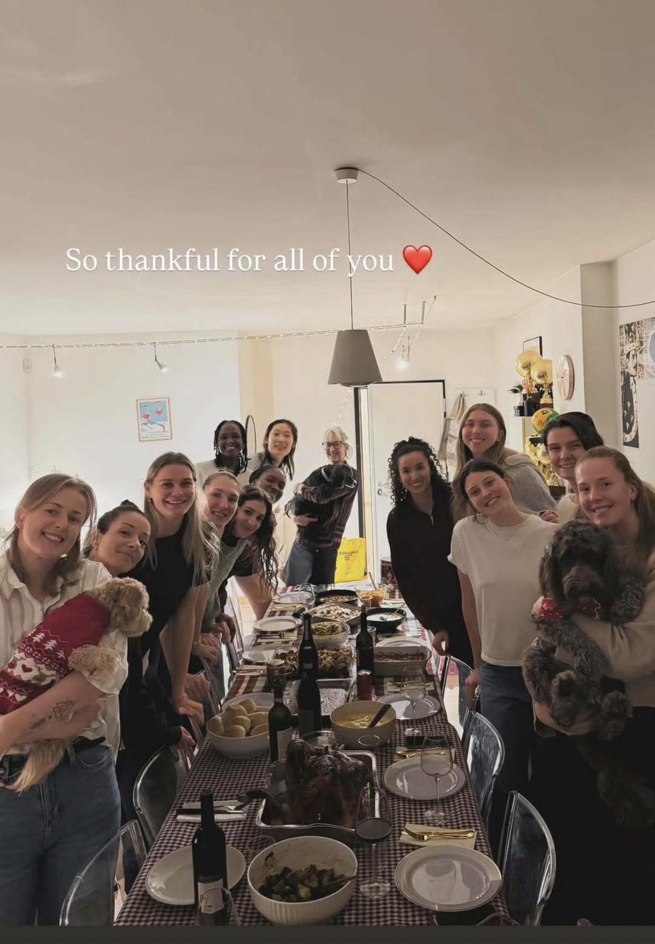 朱婷真的幸运：科内氛围太好了吧！大家是否还记得朱婷回到科内的那一天，队友们列