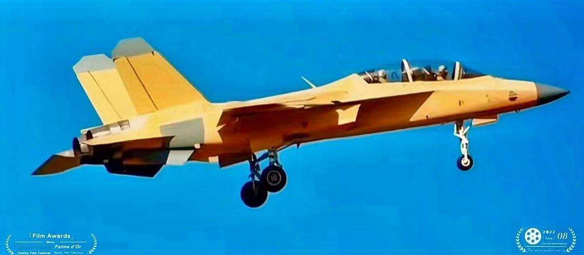 洪都的双垂尾高级教练机\轻型战斗机抓紧试飞中，希望能够和076首舰四川号同时服役