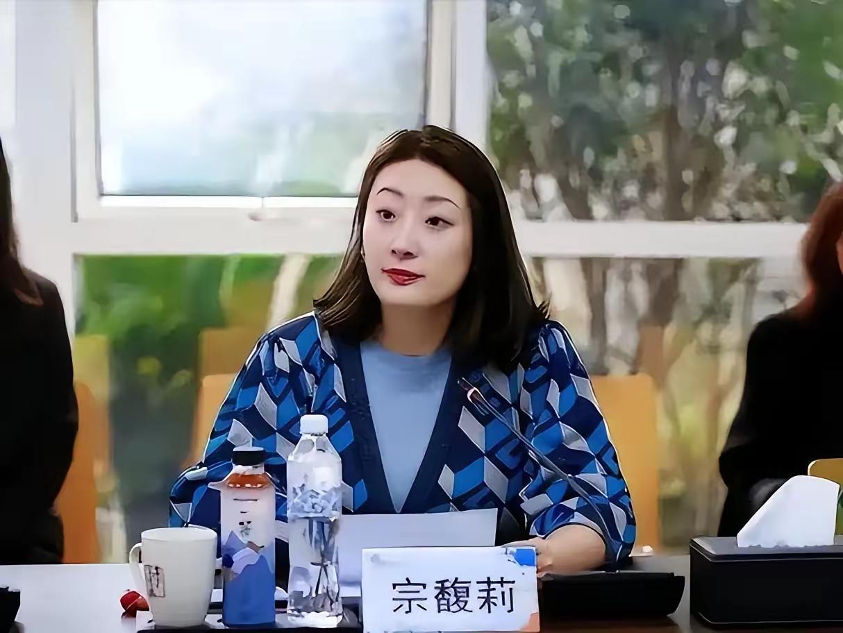 8月1日下午四点，香港法院开庭审理了杜建英及其三个子女诉宗馥莉的财产继承案。