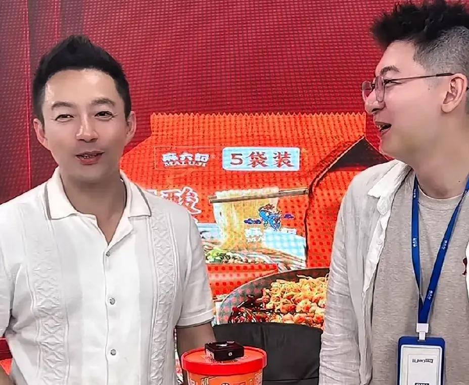 汪总直播间日常：空中飞人搞事业，幽默背后的故事今天汪总直接飞回北京开播。大家都