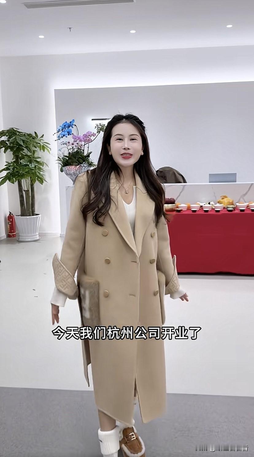 宋玉希欧洲旅游刚一结束就来操办自己的新公司了，去年十一月份来的杭州，到现在也整整