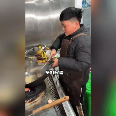 看哭了！刷到安徽这位14岁少年的视频，真的破防了。寒假里，别的孩子要么窝家