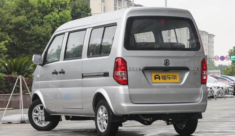 车友们现在终于明白了，原先余承大嘴所说的“1000万以内最好的SUV，马路上
