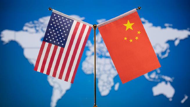 1980年，美国人的收入是中国人的200倍，1990年，美国人的收入是中国人的1