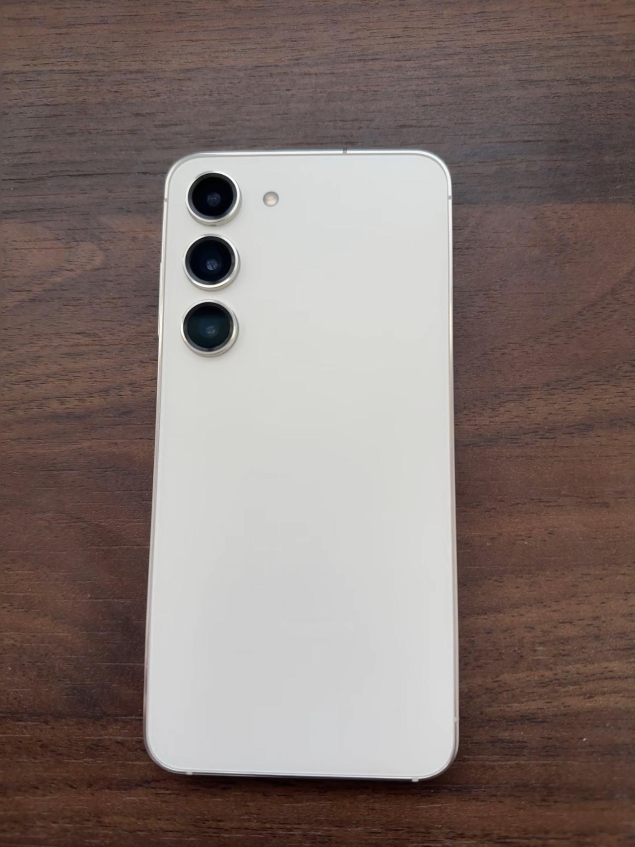 三星S23这手机，2026年应该还有好多人在用吧？感觉三星S23现在依旧能打啊[