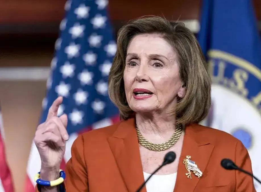 “美国要完了！”忍不了了，佩洛西“炮轰”特朗普！ 美国前众议长佩洛西2月5