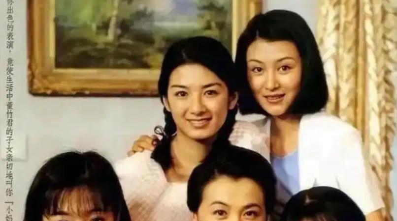 1914年，27岁的蜀军都督爱上14岁青楼女子，管事的要3万赎金，他正要付钱，却