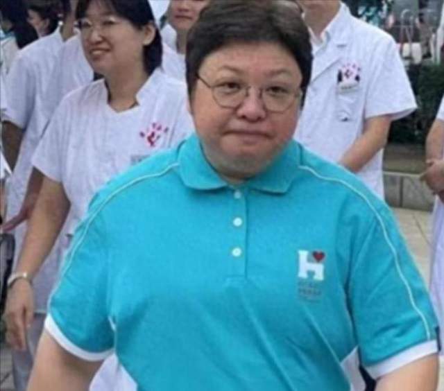 救护车、假慈善风波水落石出后, 55岁的韩红, 到底还要“躲”多久