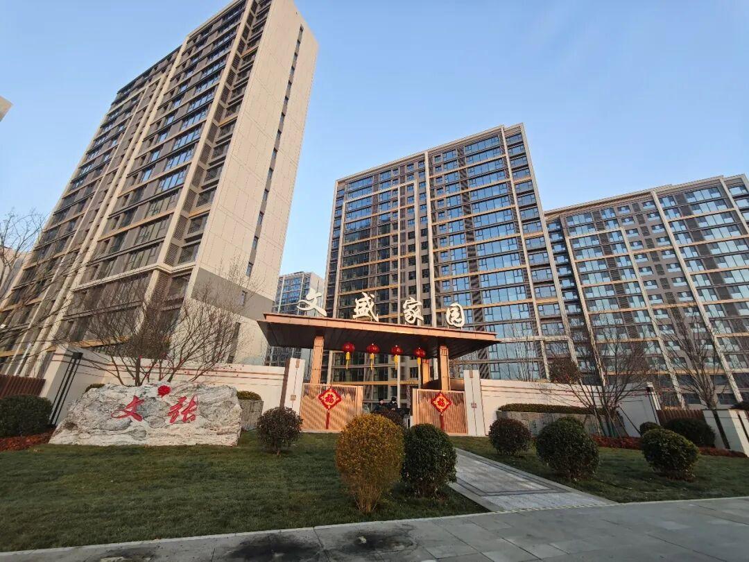 12月16日上午，青岛市崂山区中韩街道文张社区安置区（文盛家园）举行了回迁房抓阄