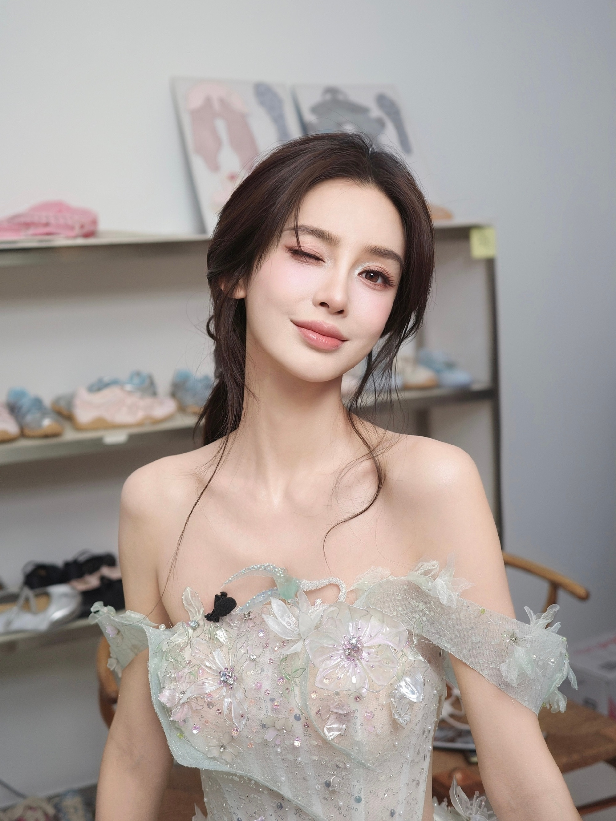 1.《年会不能停2》上映三天票房仅九千万，没有达到资方预期，已经有不少人认为把大