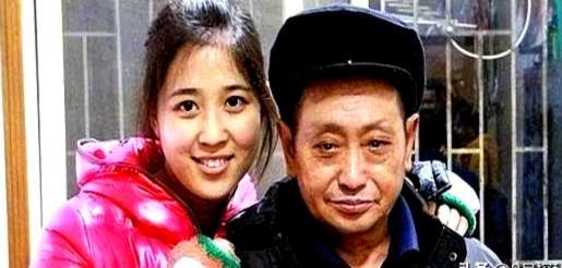 1990年，重庆一位36岁的单身汉在街头发现一名弃婴，他节衣缩食含辛茹苦将女孩抚