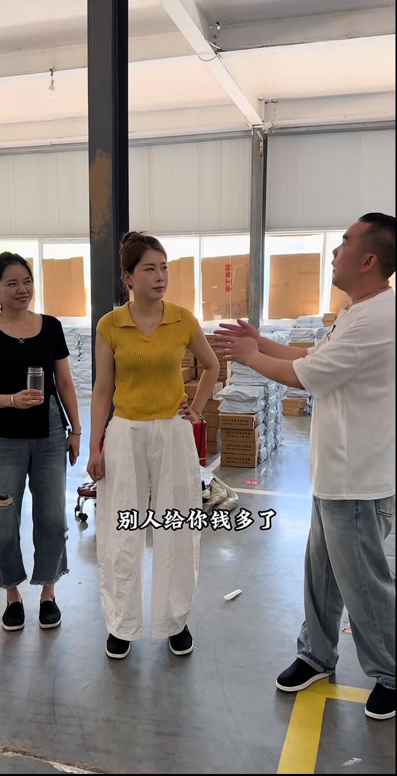 上海阿牛哥，身边这位女秘书，离婚很多年了，是个单身妈妈，深的阿牛哥赏识，被委以重