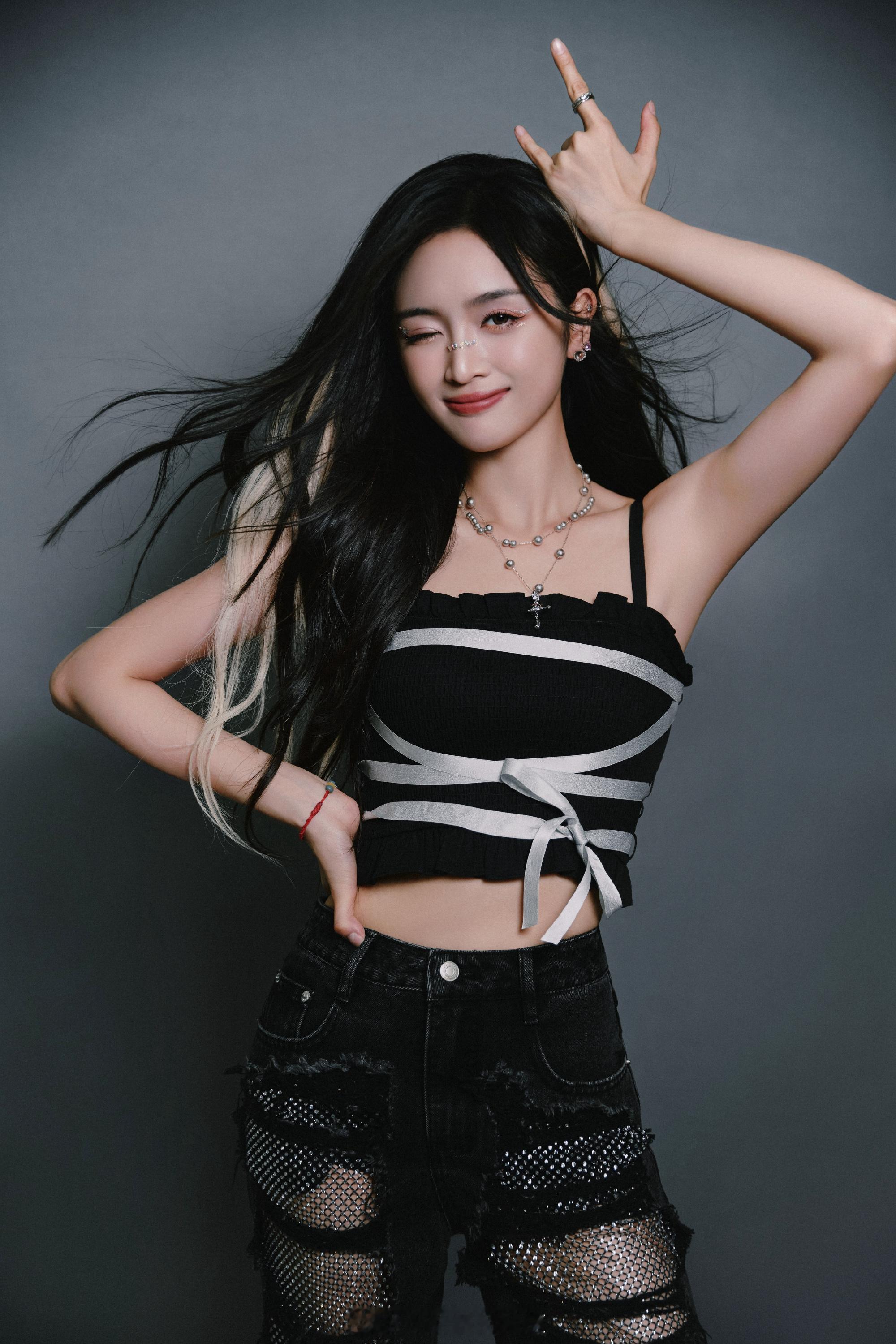 吴宣仪姐姐的唱跳妆造上线走起