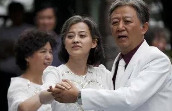 当年，导演孔笙想把《父母爱情》拍成电视剧，男主角已经定好了是郭涛，编剧刘静得知男