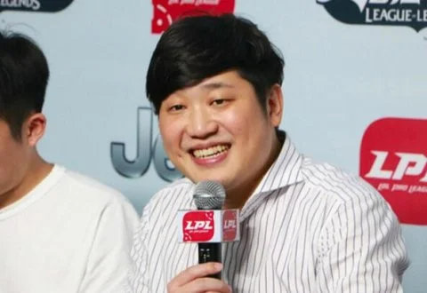 让Uzi捧起奖杯的那个男人回来了！韩媒爆料前HLE监督孙大永将重返一线，这位教练