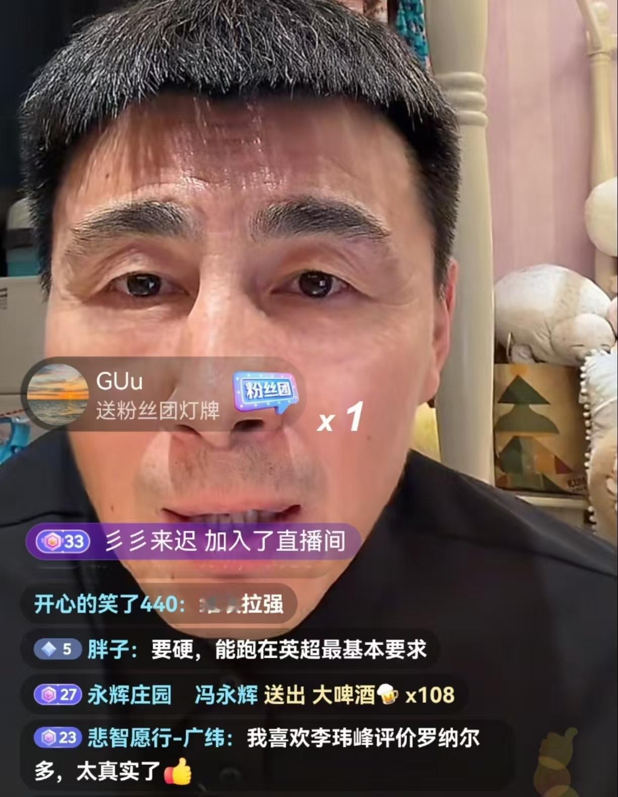 前国脚李玮锋爆了一个料，李铁刚来英超时，踢了70分钟就抽筋了。要知道在中超联赛，