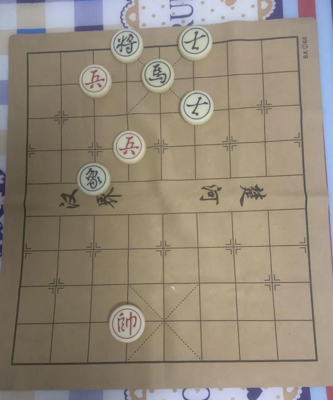 棋友“博学多才的菠萝”提供了一盘棋局。特此转发出来，让棋友们也去挑战一下。请写出