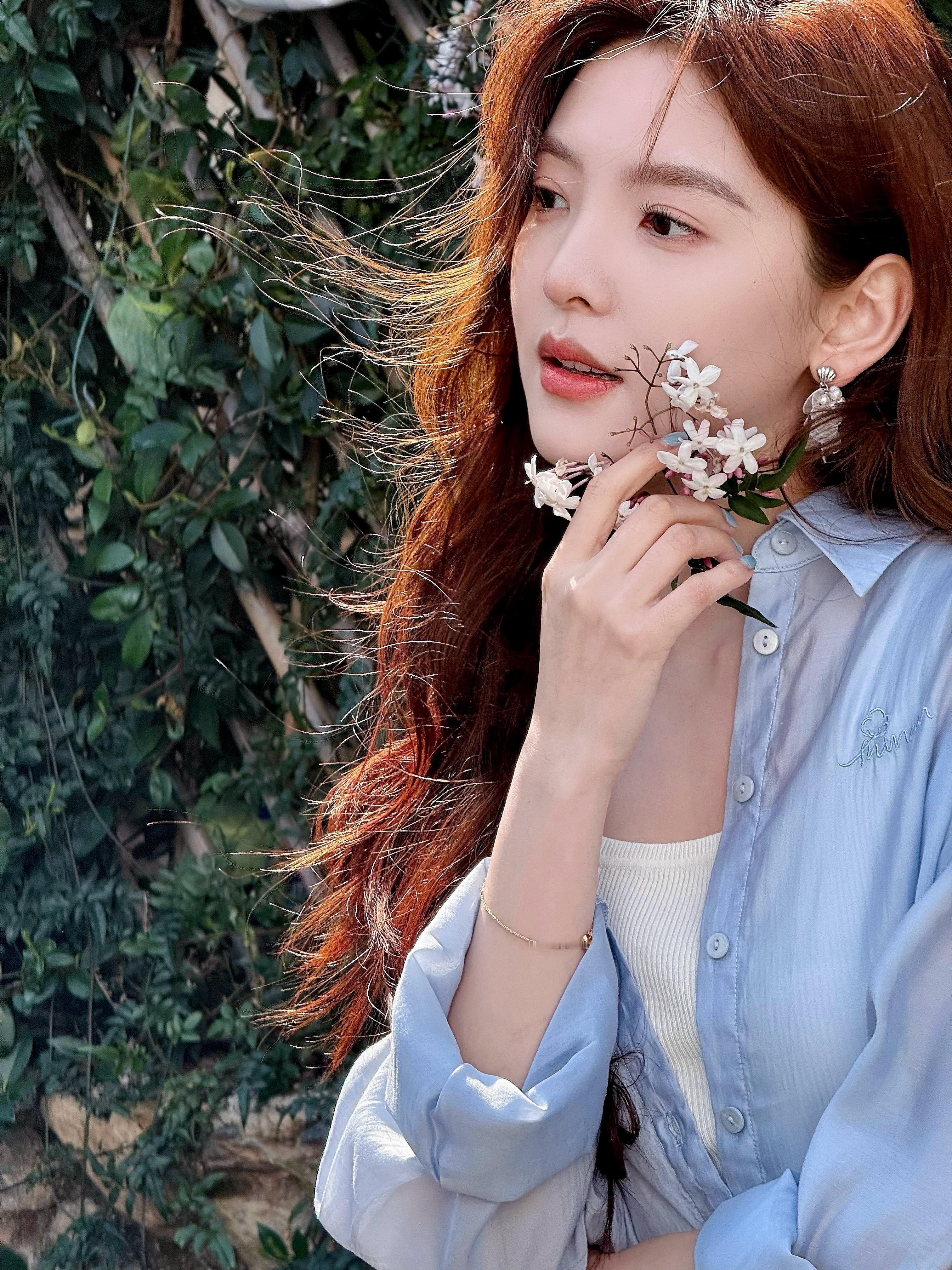 章若楠举个爪，求个翻牌啦在复制粘贴的时代，你是手写的诗