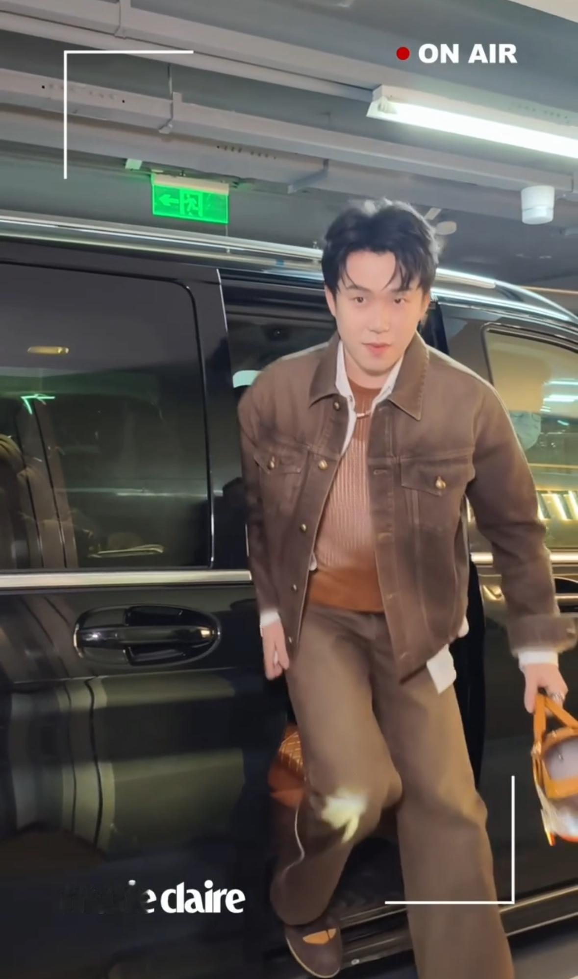 王楚钦下车的瞬间被惊呆了，温柔中的自信，霸气但很迷人，吸引人心窍！这个小楚钦走