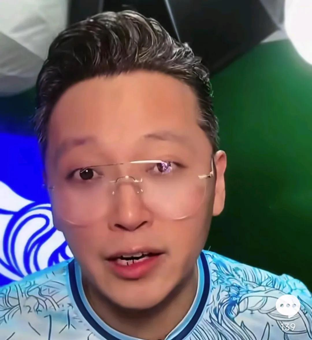 解说员周亮表示，他不看好武汉三镇跟青岛海牛能够保级。在中超比赛的直播中，周亮向