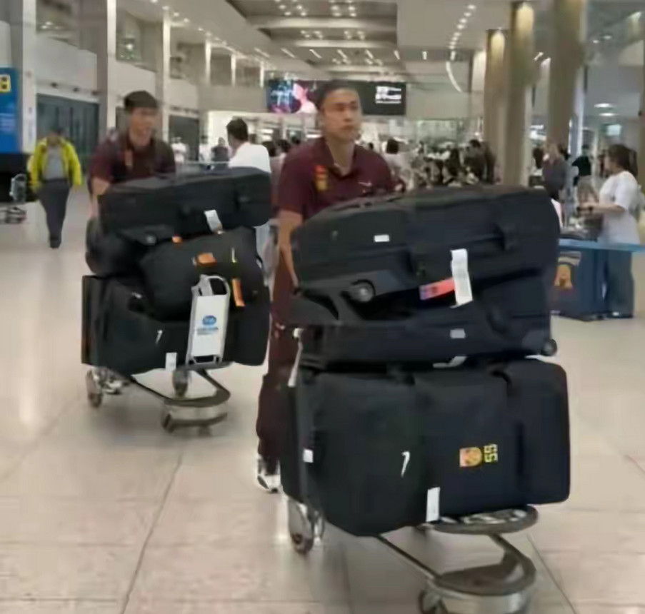 这次必须严厉地批评足协官员了，国足0:3输球，足协官员得承担70%的责任！国足