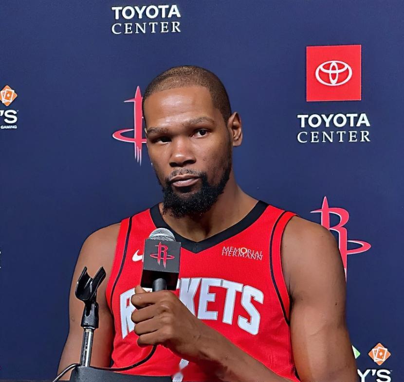 NBA杜兰特点出输球原因，并回应内讧！输给湖人赛后，杜兰特接受采访，谈到面对强