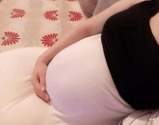 孕妇成功顺产九斤大胖小子, 婆婆到处炫耀孙子养的好, 小姑子的一句话让她闭上了嘴
