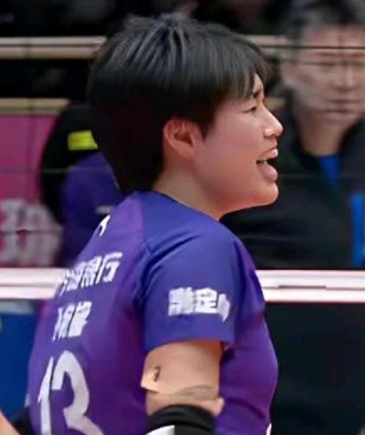 新赛季天津女排的自由人，送走了刘立雯，孟子璇，杨艺被寄予厚望由接应位置改打专职自