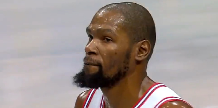 17-2篮板暴击竟输6分！火箭26次多出手反被射穿，杜兰特34分+15正负值成赛季最大笑话